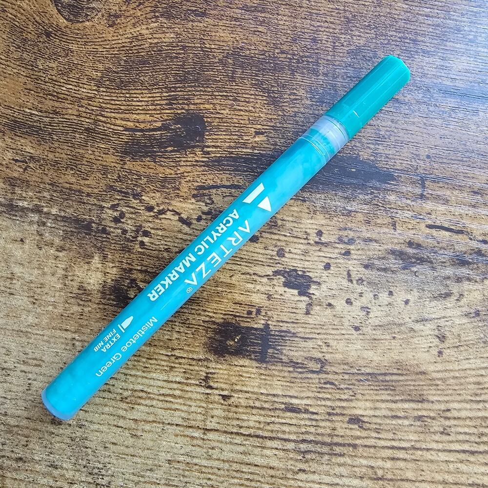 Arteza acrylic marker in the shade Mistletoe Green